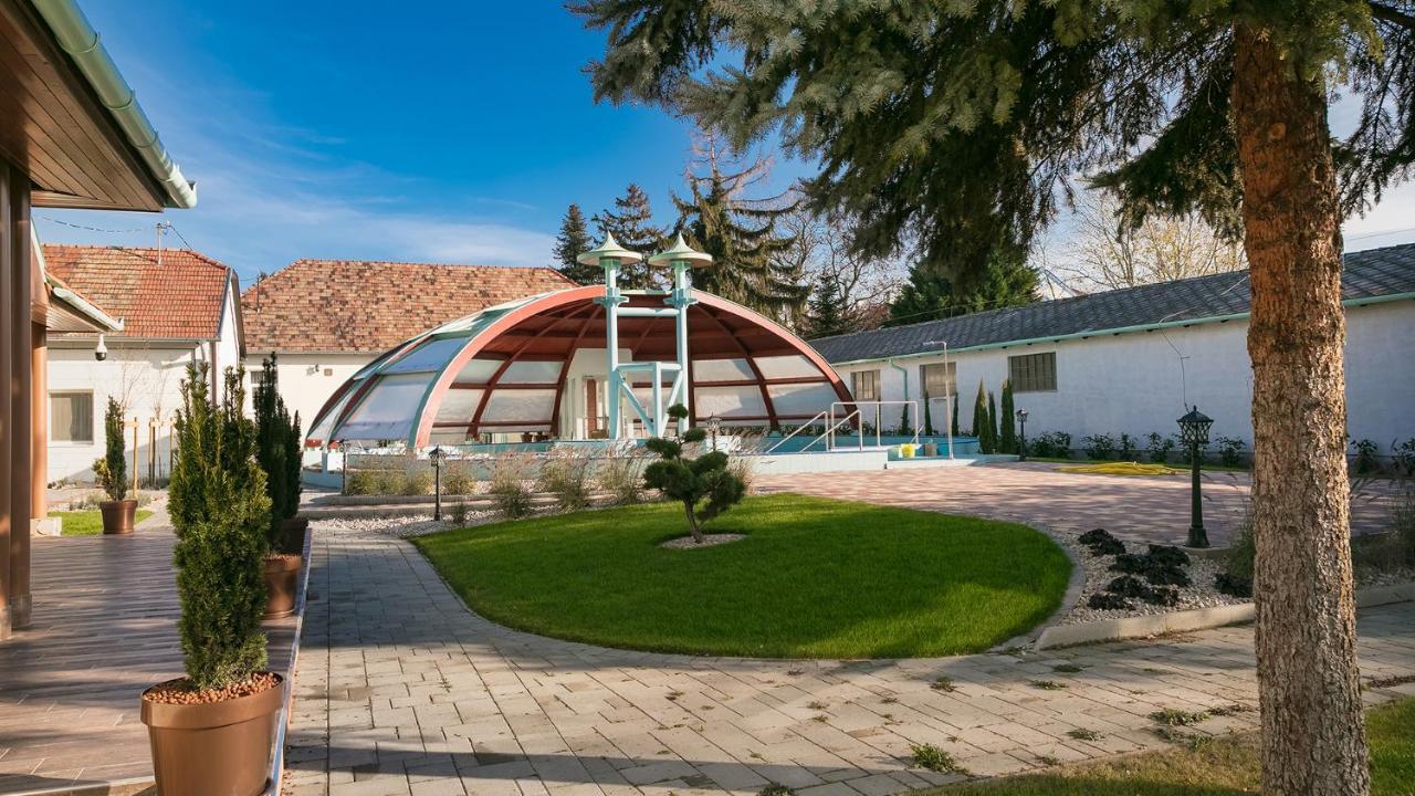 Aquasol Resort Mosonmagyaróvár エクステリア 写真